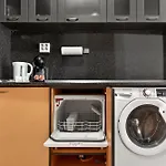 Center Artistic Nest 아파트 바르나