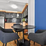 아파트 Center Artistic Nest