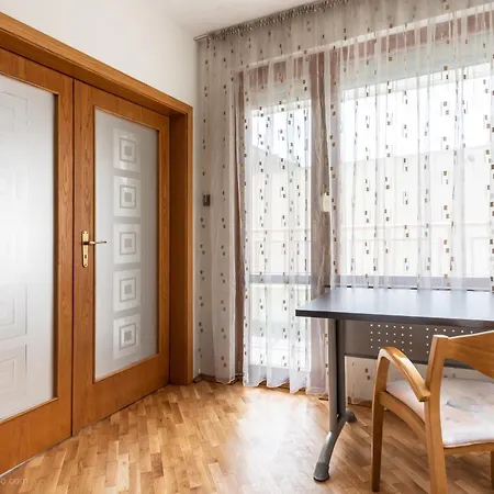 Appartement Burov - Artistic In The Heart Of Suitable For Up To 4 Guests *