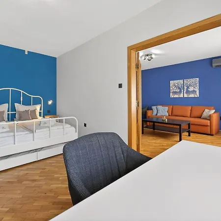 아파트 Center Artistic Nest 바르나