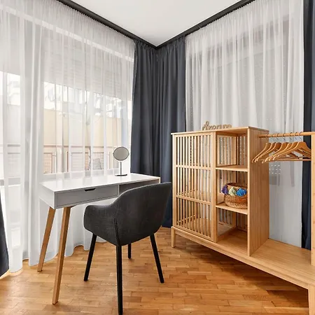 아파트 Center Artistic Nest 바르나